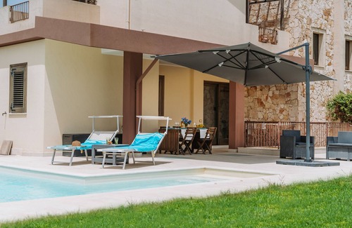 Quartu Sant'Elena Villa | Villa 'Delle Viole' with Private Pool, Wi-Fi and Air Conditioning