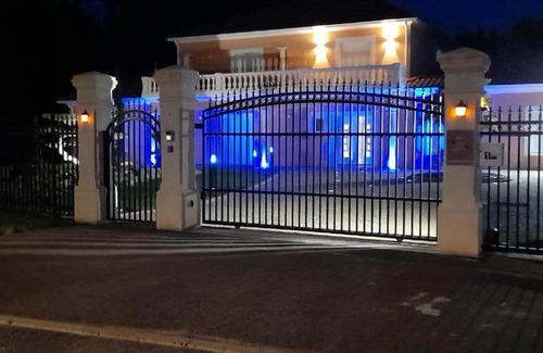 Saint-Doulchard Bed & Breakfast | VILLA DES CHENES-Adult only