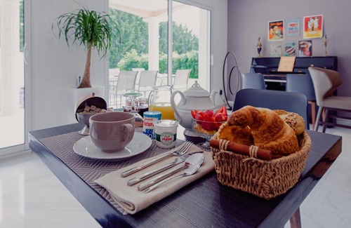 Saint-Doulchard Bed & Breakfast | VILLA DES CHENES-Adult only
