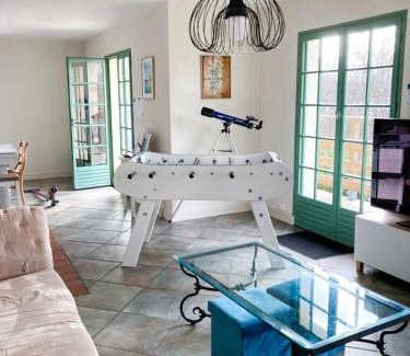 Moux-en-Morvan Villa | Villa des Suisses with Jacuzzi & View of Lake des Settons