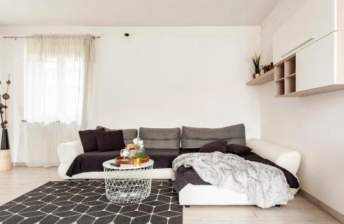 Pecetto di Valenza Apartment | Villa di Campagna-With WIFI and Private Parking