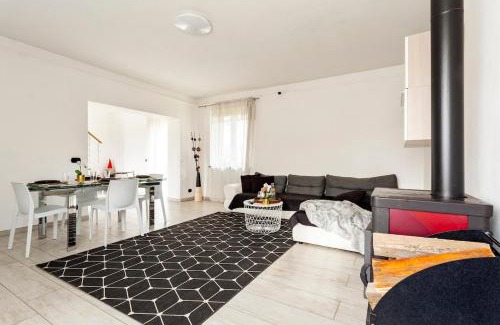 Pecetto di Valenza Apartment | Villa di Campagna-With WIFI and Private Parking