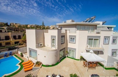 High Ridge Villa | Villa Diamantina near St. Julian's