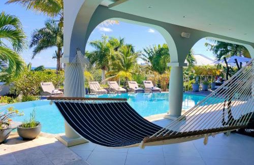 Orient Bay Villa | Villa Diamantine - Infinity pool and Jacuzzi