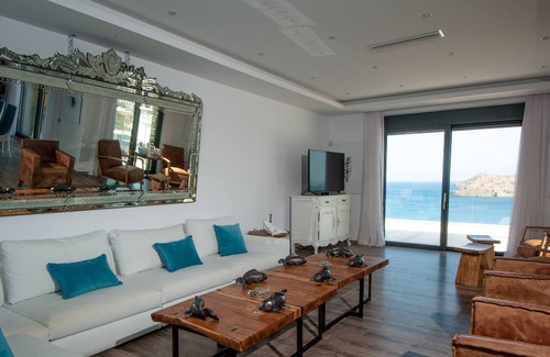 Plaka Villa | Villa Dimitra The New Eco Chic Destination