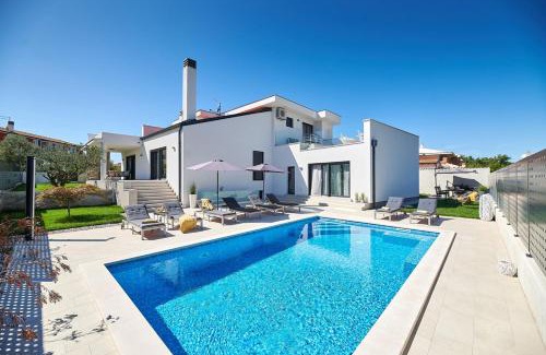 Kastel House | Villa Dolcea