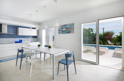 Stanisovi Villa | Villa Dora - Four Bedroom Villa, Sleeps 9