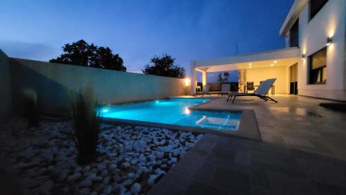Kastel Villa | Villa Dorina