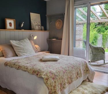 Saint Laurent de la Pree Bed & Breakfast | Villa du Bois des Écureuils