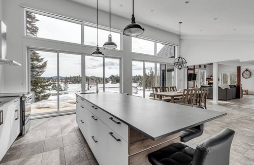 Saint-Brigitte-de-Laval Villa | Villa du Lac Poulin waterfront