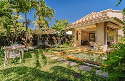 Roches Noires House | Villa du Lagon beachfront home with pool by IHR