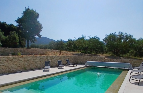 Le Pegue Villa | Villa du Ruisseau with swimming pool
