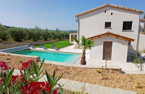 Le Pegue Villa | Villa du Ruisseau with swimming pool