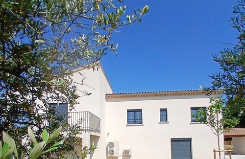 Le Pegue Villa | Villa du Ruisseau with swimming pool
