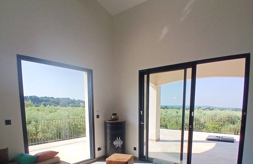 Le Pegue Villa | Villa du Ruisseau with swimming pool