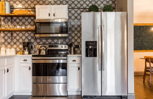 Bronzeville Apartment | Villa Dubois 3 Bedroom Suite - 1