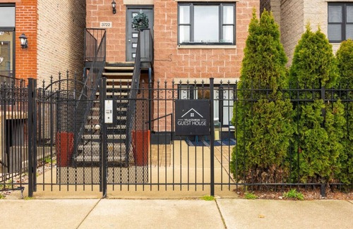 Bronzeville Apartment | Villa Dubois 3 Bedroom Suite - 1