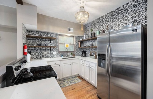 Bronzeville Apartment | Villa Dubois 3 Bedroom Suite - 3