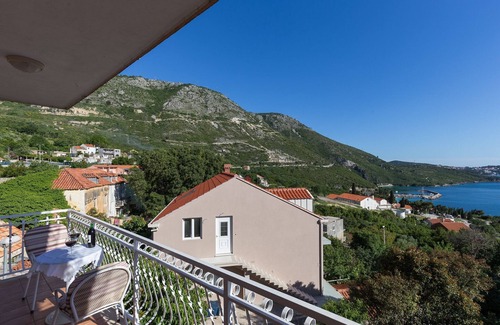 Plat Apartment | Villa Dubravka - Superior One Bedroom Apartment with Balcony and Sea View (Apartman 6)