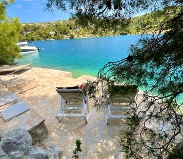 Bobovisca Apartment | Villa Dupin Oceanfront with boat dock