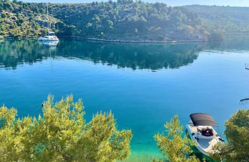 Bobovisca Apartment | Villa Dupin Oceanfront with boat dock