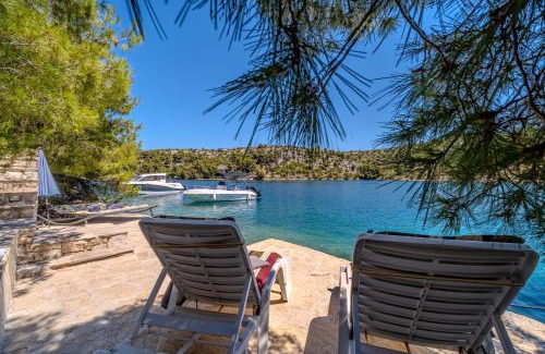 Bobovisca Apartment | Villa Dupin Oceanfront with boat dock