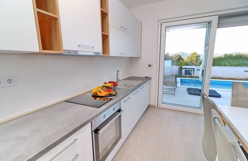 Drace Villa | Villa E & D - Four-Bedroom Villa with Pool and Patio - VIlla D