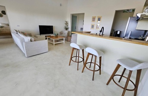 El Factor Villa | Villa elevated on a hill overlooking a majestic view of the sea