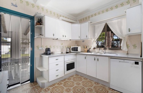 Chiclana de la Frontera Villa | Villa 'El Chozo' with Sea View, Private Pool and Wi-Fi