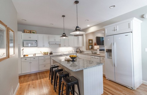 Harbor Springs House | Villa East - Main Street! 4BDR 3.5BATH - Sleeps 10!