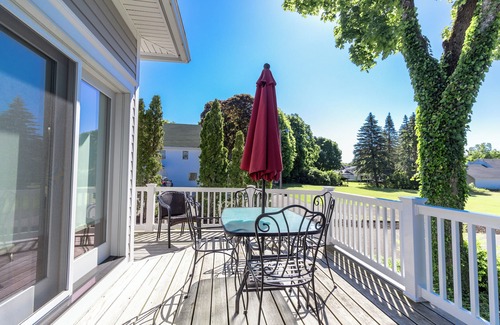 Harbor Springs House | Villa East - Main Street! 4BDR 3.5BATH - Sleeps 10!