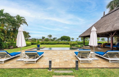 Albion Villa | Villa Ebony - Tropical Design with Ocean View, West Coast