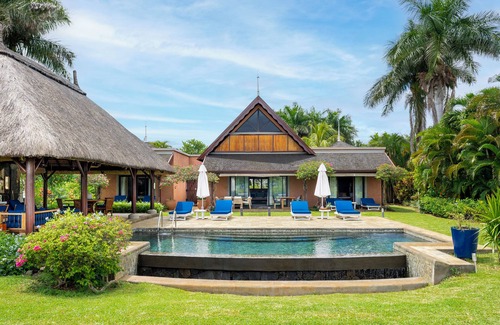 Albion Villa | Villa Ebony - Tropical Design with Ocean View, West Coast