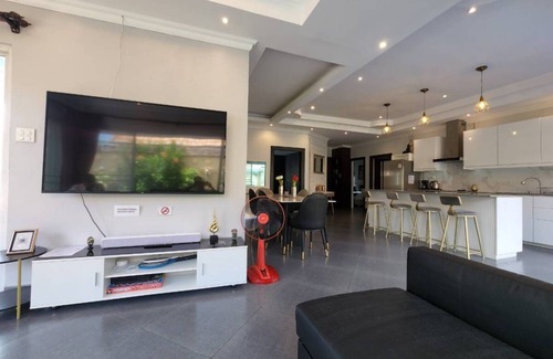 Na Kluea Villa | Villa Eden-Cozy 4BR Pool Villa -Family & Singles