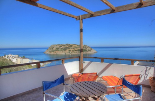 Mochlos Apartment | Villa Eirene Spacious apartment with sea view in small village.