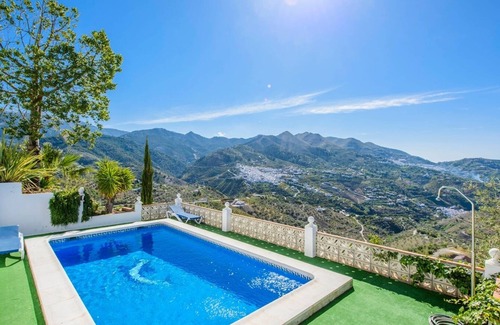 Canillas de Albaida Villa | Villa El Puerto de Canillas Canillas de Albaida by Ruralidays