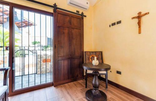 Toro Amarillo Villa | Villa El Retiro Luxury Property