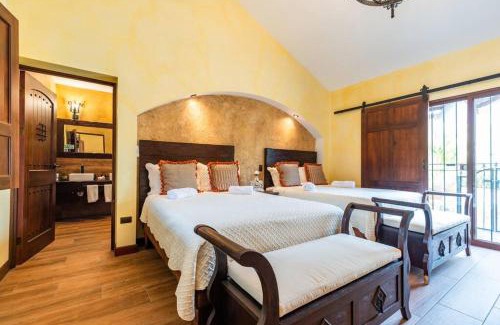 Toro Amarillo Villa | Villa El Retiro Luxury Property