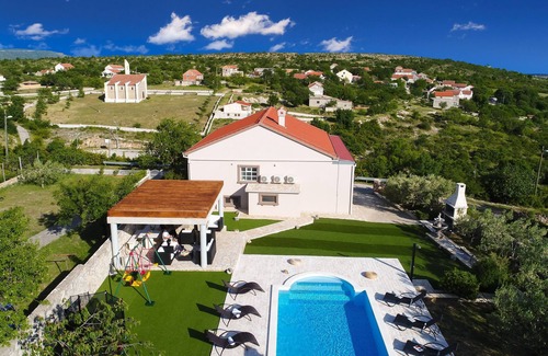 Benkovac Villa | Villa Elder, 4 bedroom, 10 people, private pool, large terrace, barbecue