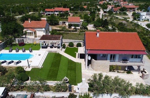 Benkovac Villa | Villa Elder, 4 bedroom, 10 people, private pool, large terrace, barbecue