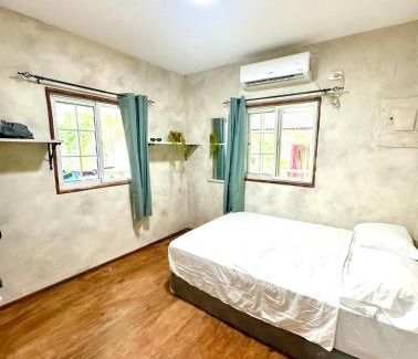 Carenero Island House | Villa Elena - Private Room with Shower