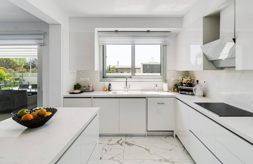 Moni Villa | Villa Eleni by Ezoria Villas