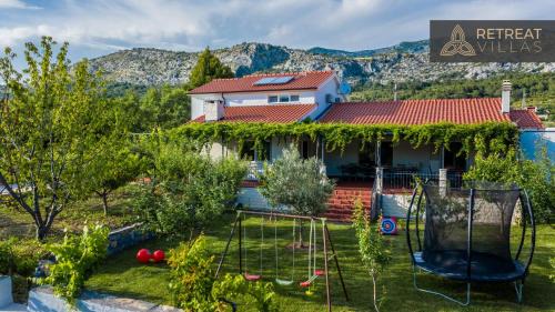 Tugare Villa | Villa Eleona with private pool and garden