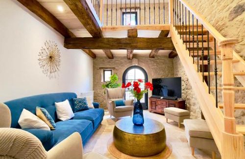 Gontaud House | Villa Eleonore - Chic Central Retreat Heated Pool