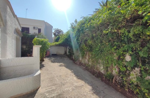 Baia Verde Villa | Villa Elios in Baia Verde, a 5-minute walk from the sandy beach