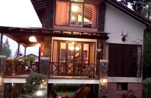 Parongpong House | Villa Elisabeth at Villa Istana Bunga
