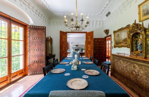 Santa Cruz Villa | Villa Elvira, exclusive Pool and Gardens in the heart of Sevilla
