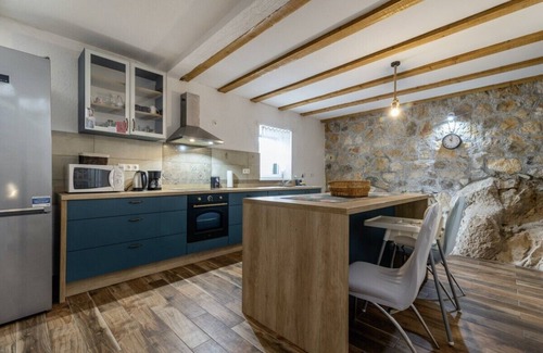 Ljubitovica Villa | Villa Emanuel in Ljubitovica - Haus für 4-6 Personen