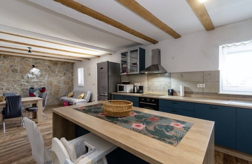 Ljubitovica Villa | Villa Emanuel in Ljubitovica - Haus für 4-6 Personen