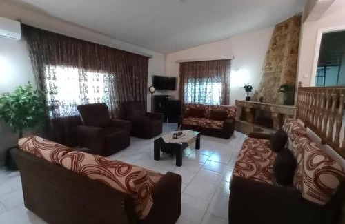 Topeiros Villa | Villa Emara